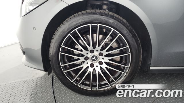 Mercedes-Benz C-Class C200 4MATIC Avantgarde