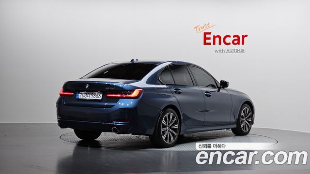 BMW 3-Series 320i