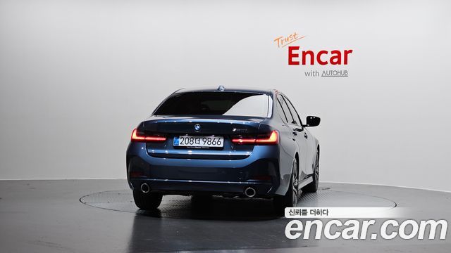 BMW 3-Series 320i