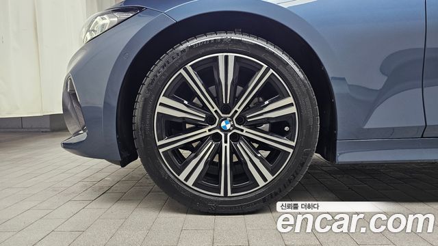 BMW 3-Series 320i