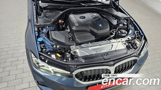 BMW 3-Series 320i