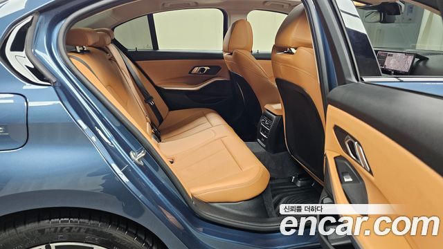 BMW 3-Series 320i