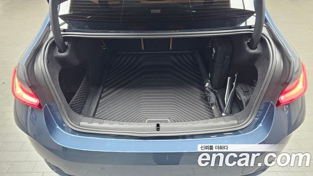 BMW 3-Series 320i