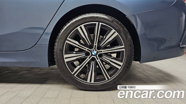 BMW 3-Series 320i