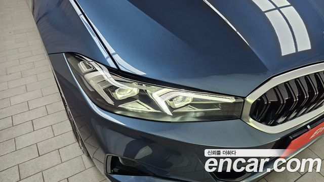 BMW 3-Series 320i