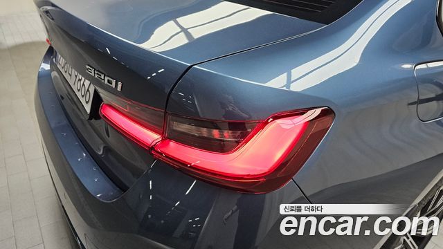 BMW 3-Series 320i