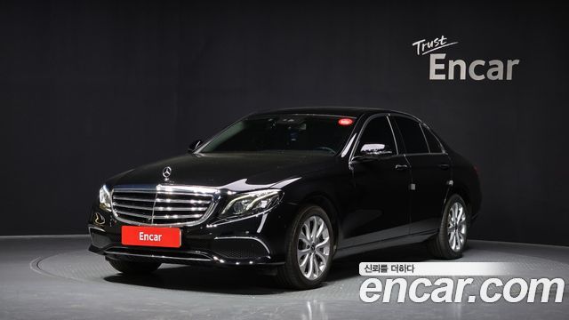 Mercedes-Benz E-Class E300 4MATIC Exclusive Standard