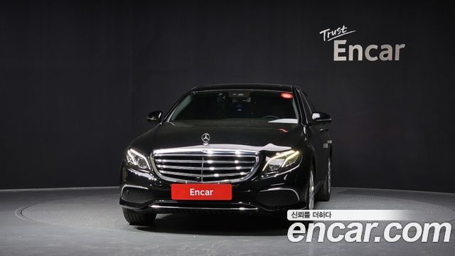 Mercedes-Benz E-Class E300 4MATIC Exclusive Standard