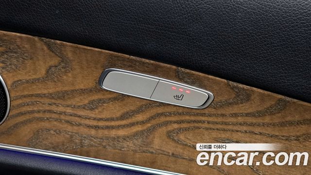 Mercedes-Benz E-Class E300 4MATIC Exclusive Standard