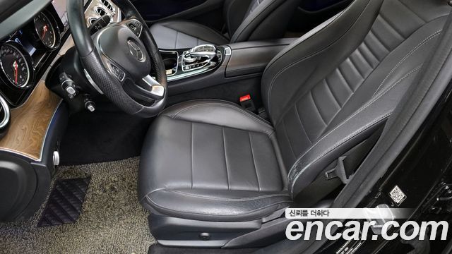 Mercedes-Benz E-Class E300 4MATIC Exclusive Standard
