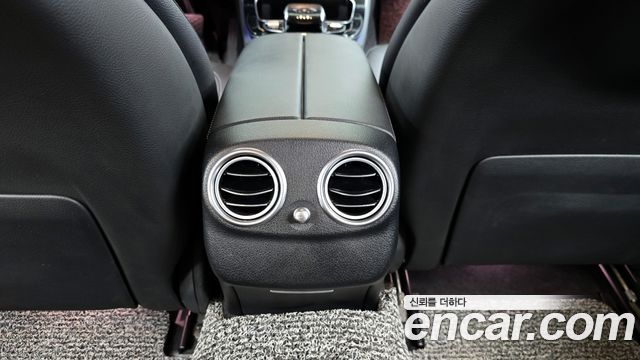 Mercedes-Benz E-Class E300 4MATIC Exclusive Standard