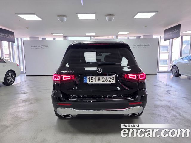 Mercedes-Benz GLB-Class GLB220