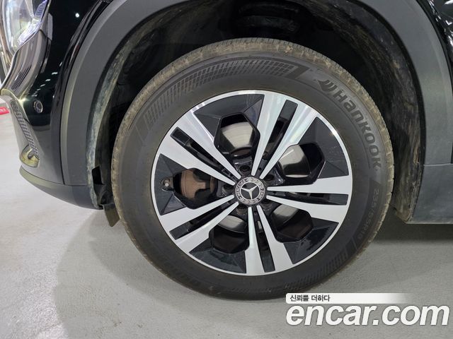 Mercedes-Benz GLB-Class GLB220