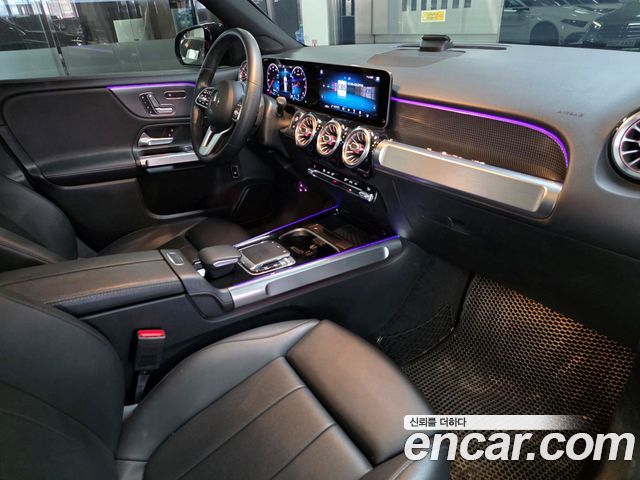 Mercedes-Benz GLB-Class GLB220