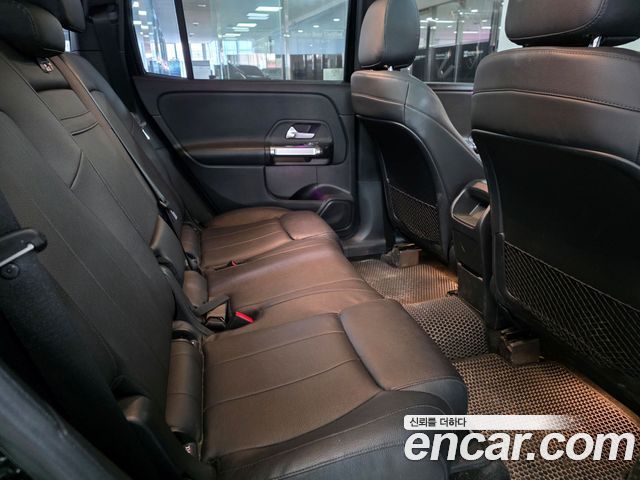Mercedes-Benz GLB-Class GLB220