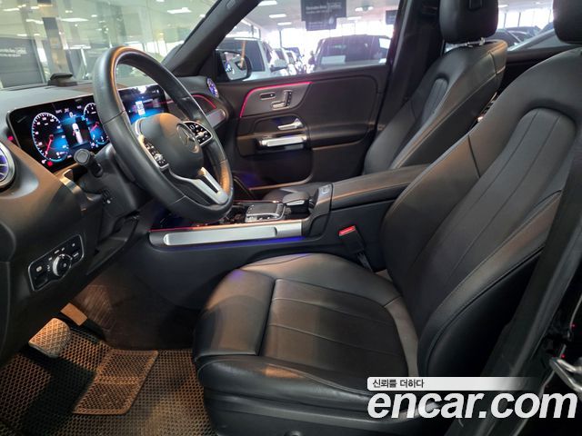 Mercedes-Benz GLB-Class GLB220