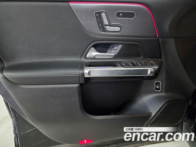 Mercedes-Benz GLB-Class GLB220