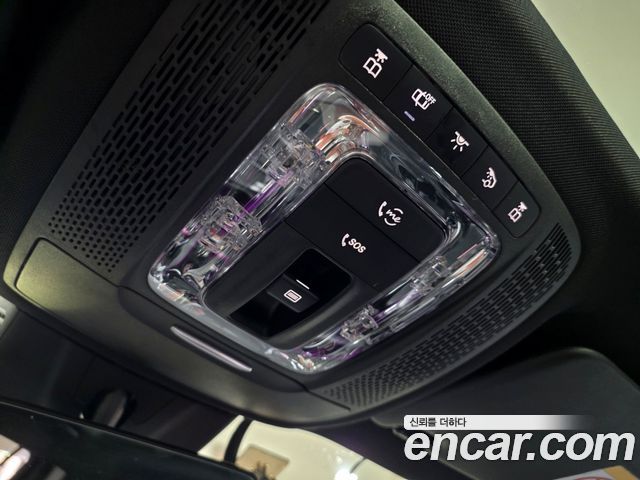 Mercedes-Benz GLB-Class GLB220