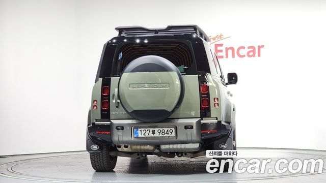 Land Rover Defender 110 D250 X-Dynamic SE
