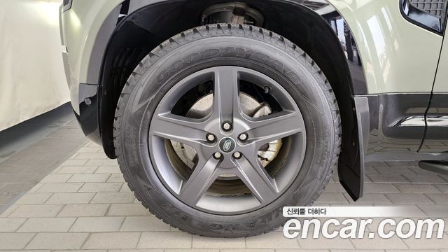 Land Rover Defender 110 D250 X-Dynamic SE
