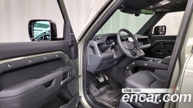 Land Rover Defender 110 D250 X-Dynamic SE