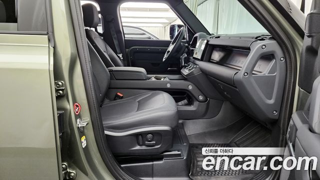Land Rover Defender 110 D250 X-Dynamic SE