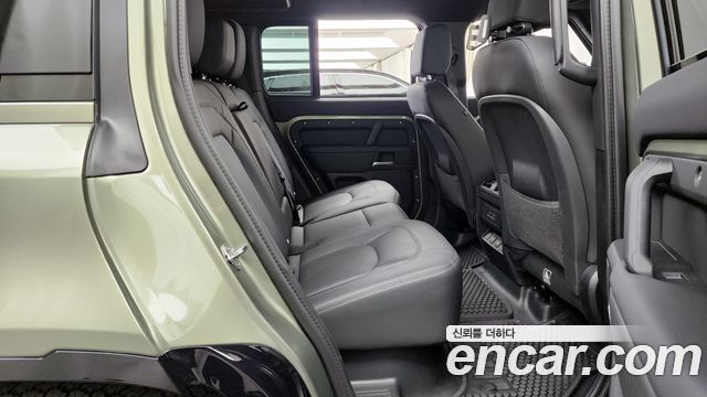 Land Rover Defender 110 D250 X-Dynamic SE