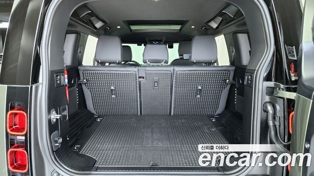 Land Rover Defender 110 D250 X-Dynamic SE