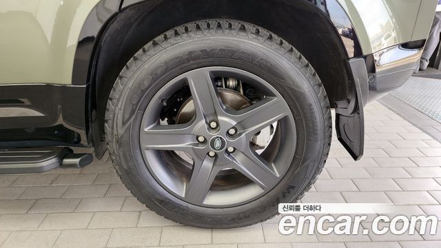 Land Rover Defender 110 D250 X-Dynamic SE