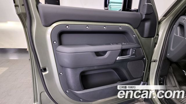 Land Rover Defender 110 D250 X-Dynamic SE