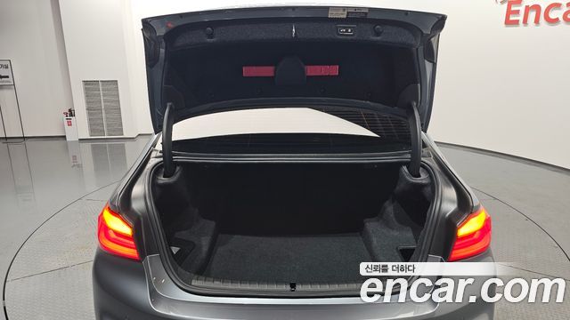 BMW 5-Series 530i xDrive M Sport Package Plus
