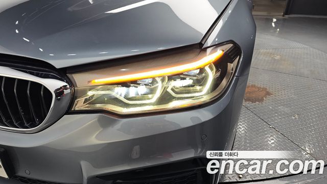 BMW 5-Series 530i xDrive M Sport Package Plus