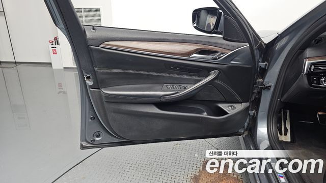 BMW 5-Series 530i xDrive M Sport Package Plus