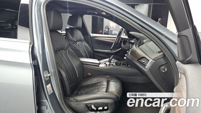 BMW 5-Series 530i xDrive M Sport Package Plus