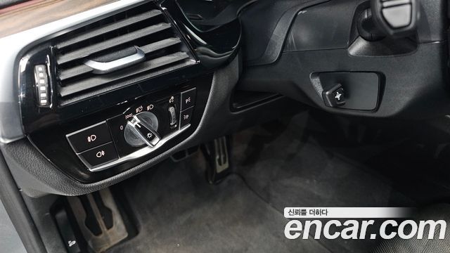 BMW 5-Series 530i xDrive M Sport Package Plus