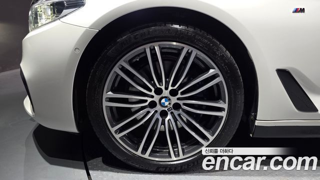 BMW 5-Series 530i xDrive M Sport Package Plus