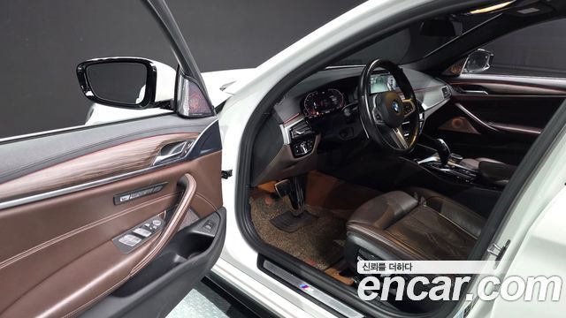 BMW 5-Series 530i xDrive M Sport Package Plus