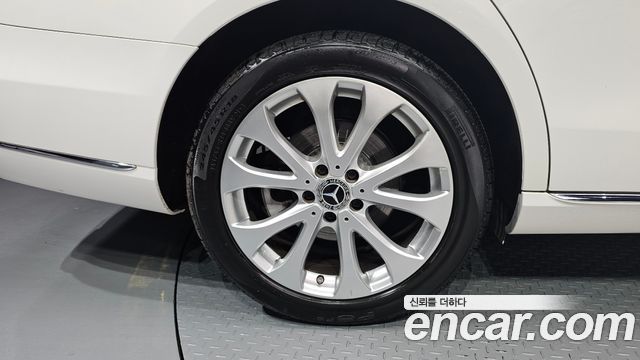 Mercedes-Benz E-Class E300 Exclusive