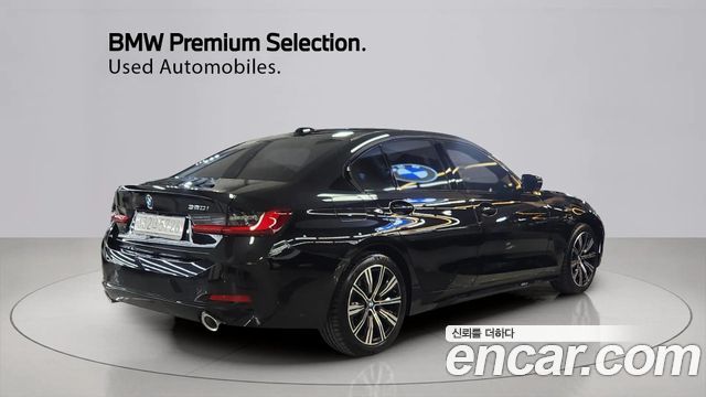 BMW 3-Series 320i