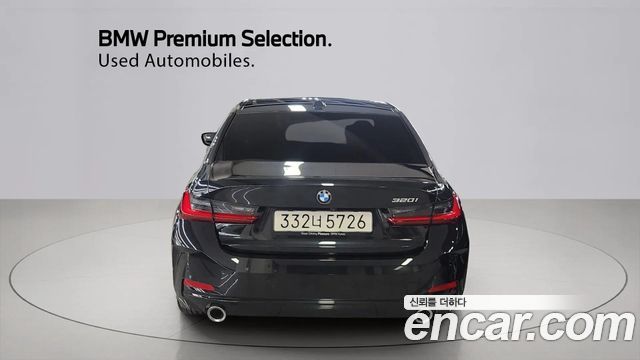 BMW 3-Series 320i