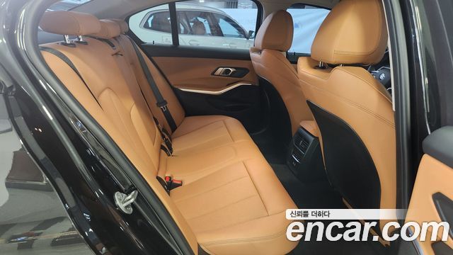 BMW 3-Series 320i