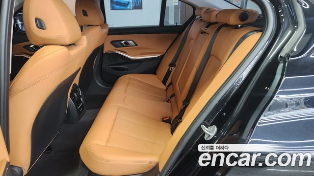 BMW 3-Series 320i
