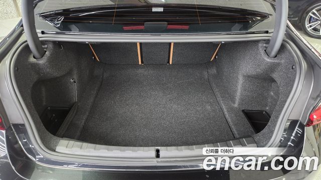 BMW 3-Series 320i