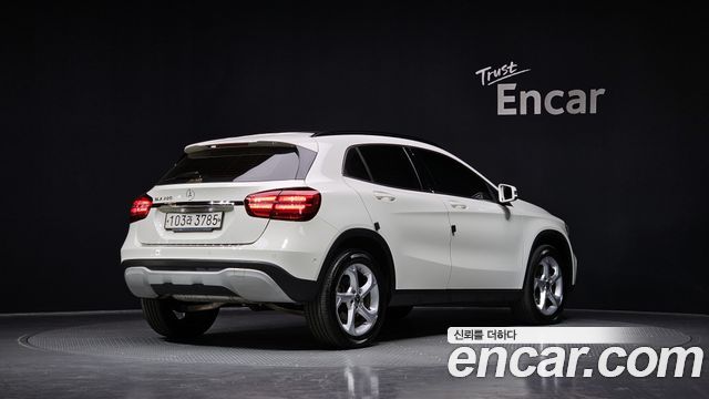 Mercedes-Benz GLA-Class GLA220