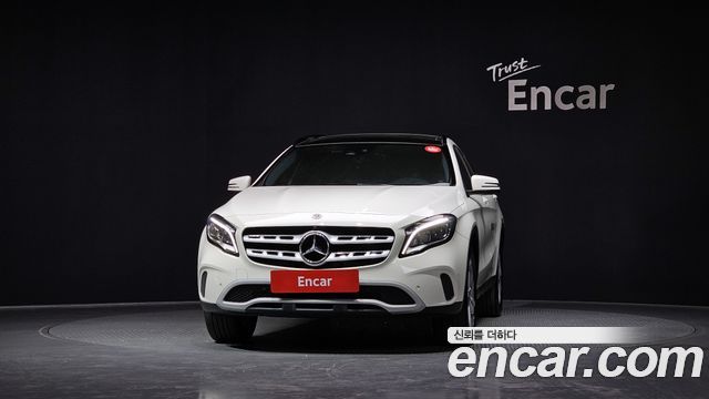 Mercedes-Benz GLA-Class GLA220