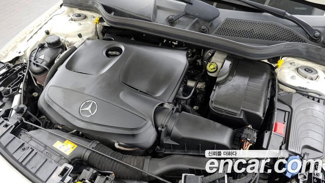 Mercedes-Benz GLA-Class GLA220