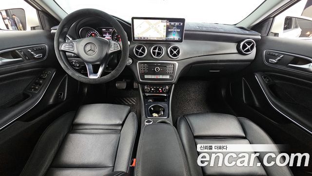 Mercedes-Benz GLA-Class GLA220