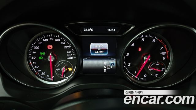 Mercedes-Benz GLA-Class GLA220
