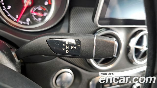 Mercedes-Benz GLA-Class GLA220