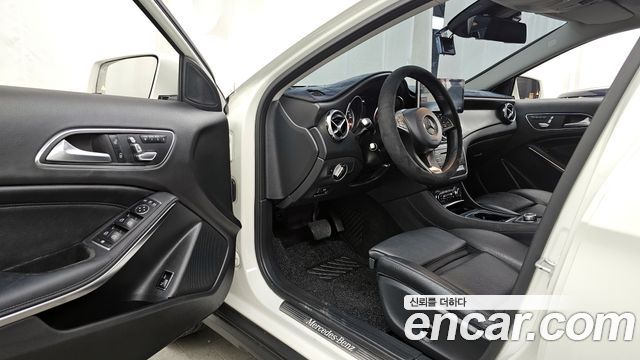 Mercedes-Benz GLA-Class GLA220